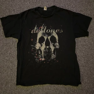 Deftones bandtee  - Band tee av bandet deftones, använt några gånger men bra skick