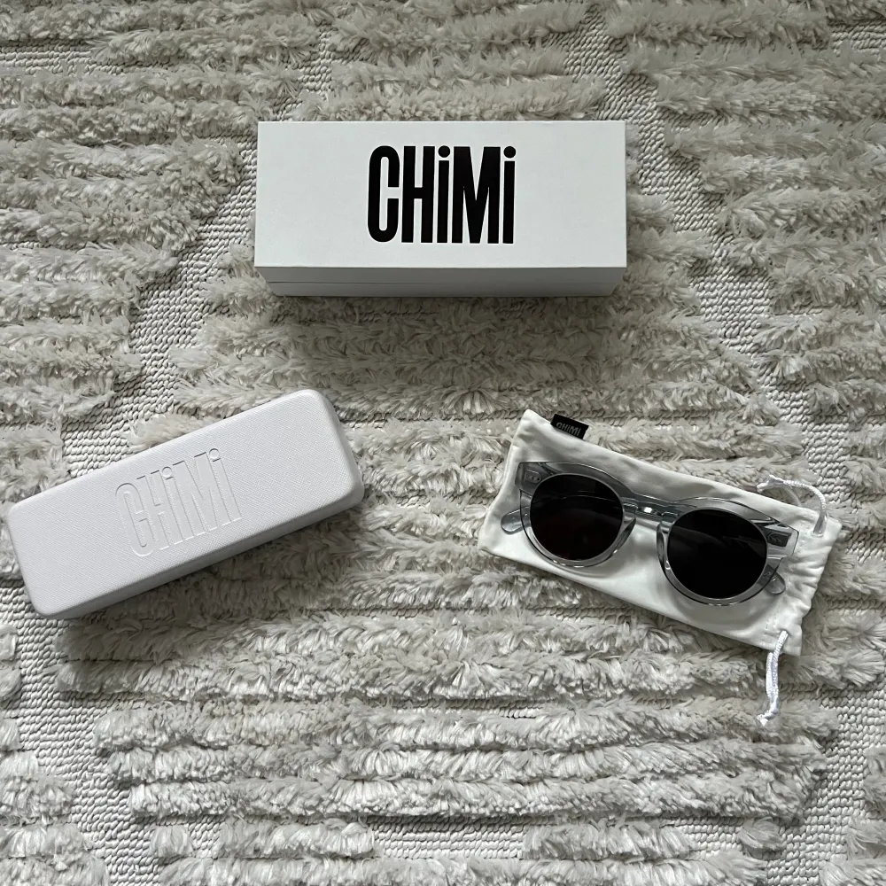 Säljer mina solglasögon från Chimi eyewear i modellen 03. Glasögonen är knappt använda och inga tecken på användning. Nypris 1350kr, mitt pris 649kr 😊 . Accessoarer.