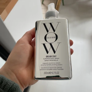 Color wow - Nyinköpt Color Wow Dream Coat Supernatural Spray 200 ml som jag använt vid två tillfällen. 200 kr exklusive frakt/mötas upp.  