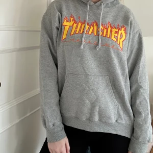 Trasher hoodie  - Säljer en trasher hoodie i bra skick. Den kostar nypris på junkyarda hemsida 1250kr. Säljer pga att den inte kommer till användning. 💕