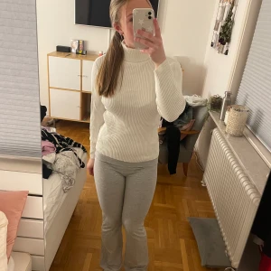 Vit polotröja  - Vit polotröja i storlek S