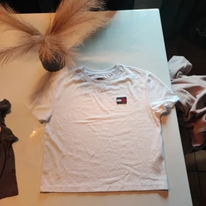 Tommy - Tommy t-shirt i mycket bra skick. Inga fläckar! 