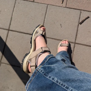 Coola vandringssandaler från Ecco - Riktigt sköna sandaler från Ecco! Storlek 38. Använda men fortfarande i gott skick 💕✨