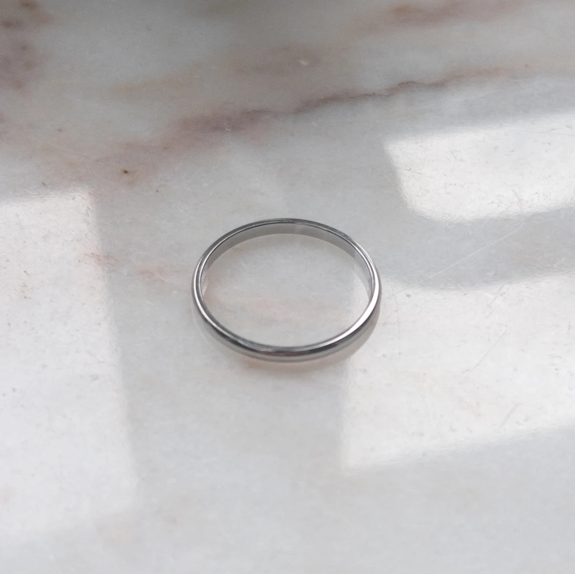 Tunn silvrig ring! - 90