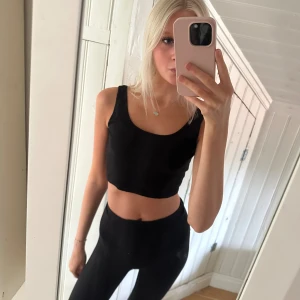 Ribbad topp -  Så fin ribbad topp som funkar både till vardags och till träning💞 Aldrig använd