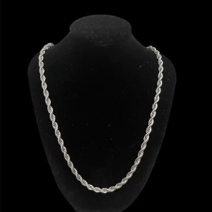 Silver cordell  -  rostfri/silverplaterad. 5mm och 50 cm långt vilket är en parfekt längd om du inte vill den ska va för lång eller för kort. Vid fler frågor är det bara att skriva till mig privat.