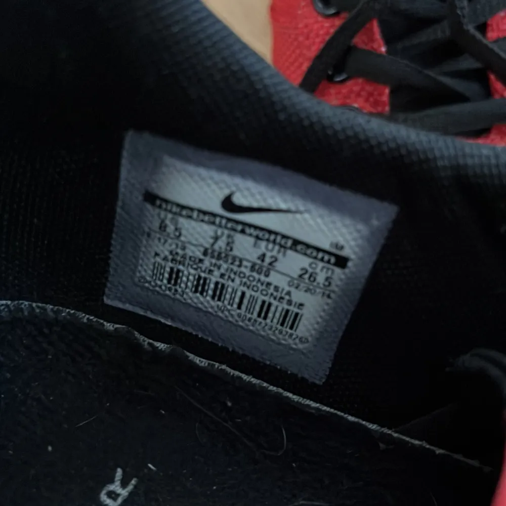 Ett par Nike skor i storlek 42, knappt använda.  Skick 8/10. Kengät.