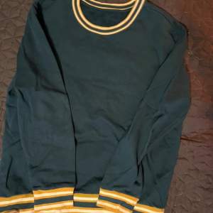 Vintage sweater som jag köpte på Sellpy 2022 Väldigt sällan använd  Priset kan diskuteras vid snabb affär 😁