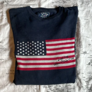 Polo club sweatshirt - En riktigt snygg sweatshirt från polo club som tyvärr var för stor för mig. Nypris ligger på runt 600kr.