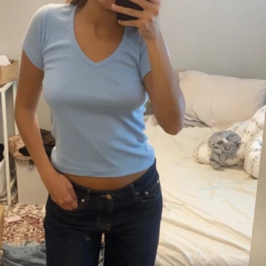 T-shirt  - En T-shirt i baby blue färg. Så snygg!