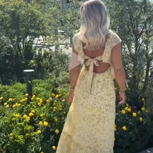Vimone dress - Vimone dress från Vila i färgen pear sorbet 💛 storlek 36, true to size. Aldrig använd, lappar finns kvar. Slutsåld överallt. Passar perfekt till midsommar 🌸🩷