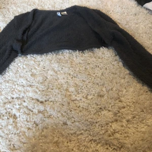 Min helt oanvända bolero💘 - Den är oanvänd och i jätte bra skick. Tveka inte om ni har några frågor!❤️