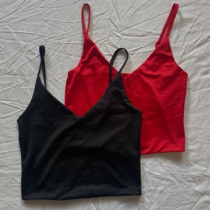 2st croptops - Säljer dessa två croptops i olika färger, bild på den ena finns i annonsen.❣️