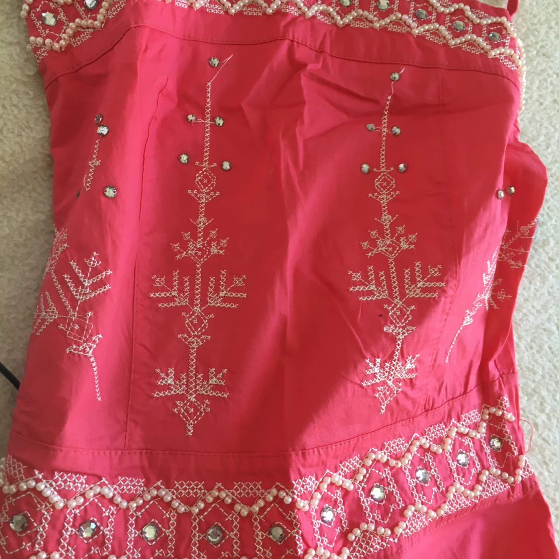 Klänning med detaljer  - 93