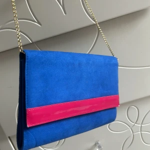 Clutch  - En simpel clutch från H&M,använd enstaka gång.