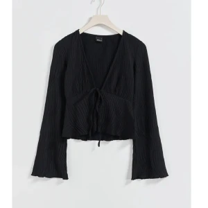 Knyt topp - jättefin topp med knut ifrån gina endast använd en gång 