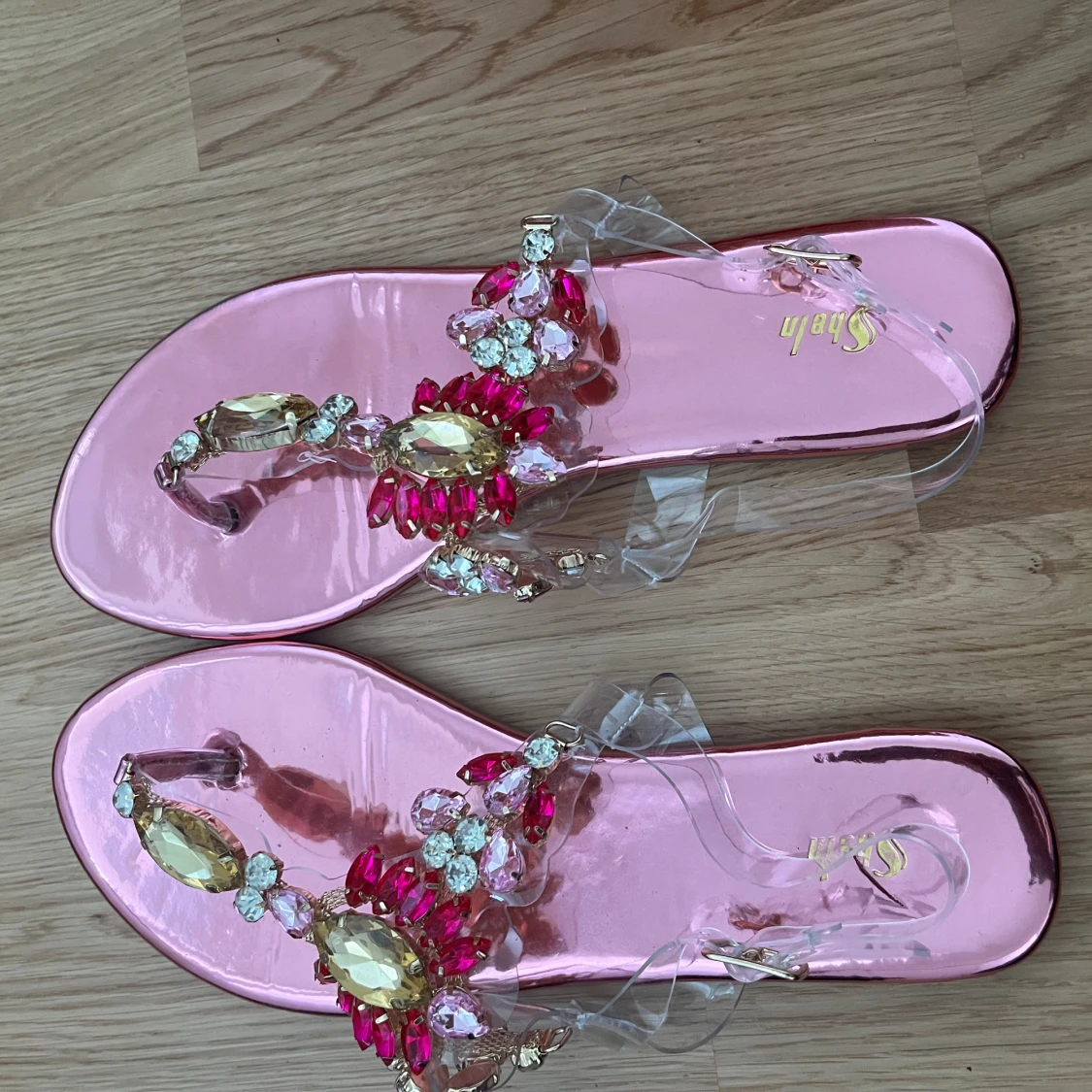 Två par sandaler - 90