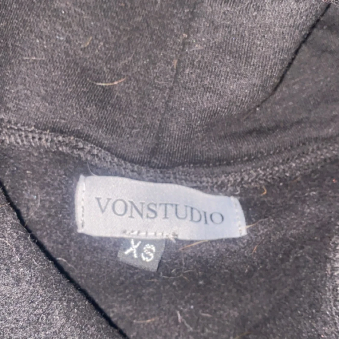 Säljer en rhinstone tröja - 91