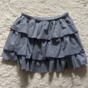 Kort volang kjol - Från zara, strl s