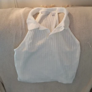 White vest with collar - 100% Acrylic, Great condition looks better on.