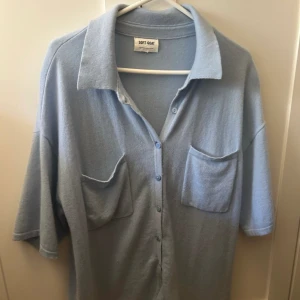 Soft Goat Kortärmad Tröja Pikékrage - Nypris: Ca 2400 kr Mycket bra skick! Storlek: M 100% Kashmir