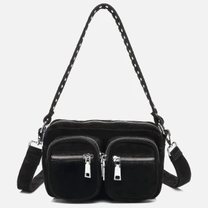 Noella Celina väska - Säljer min fina väska från Noella Celina då den aldrig kommit till användning! Den är i mycket fint skick och har inga synliga skador eller defekter. Hör gärna av dig om du har några frågor!🤍