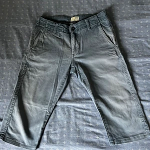 Blåa shorts - Blåa shorts i storlek S. Använda ett fåtal gånger.
