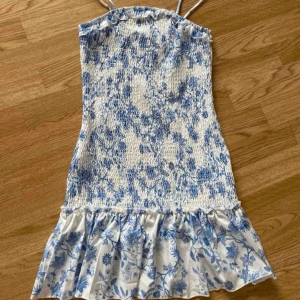 Volangklänning - Fin Volangklänning storlek xs💓