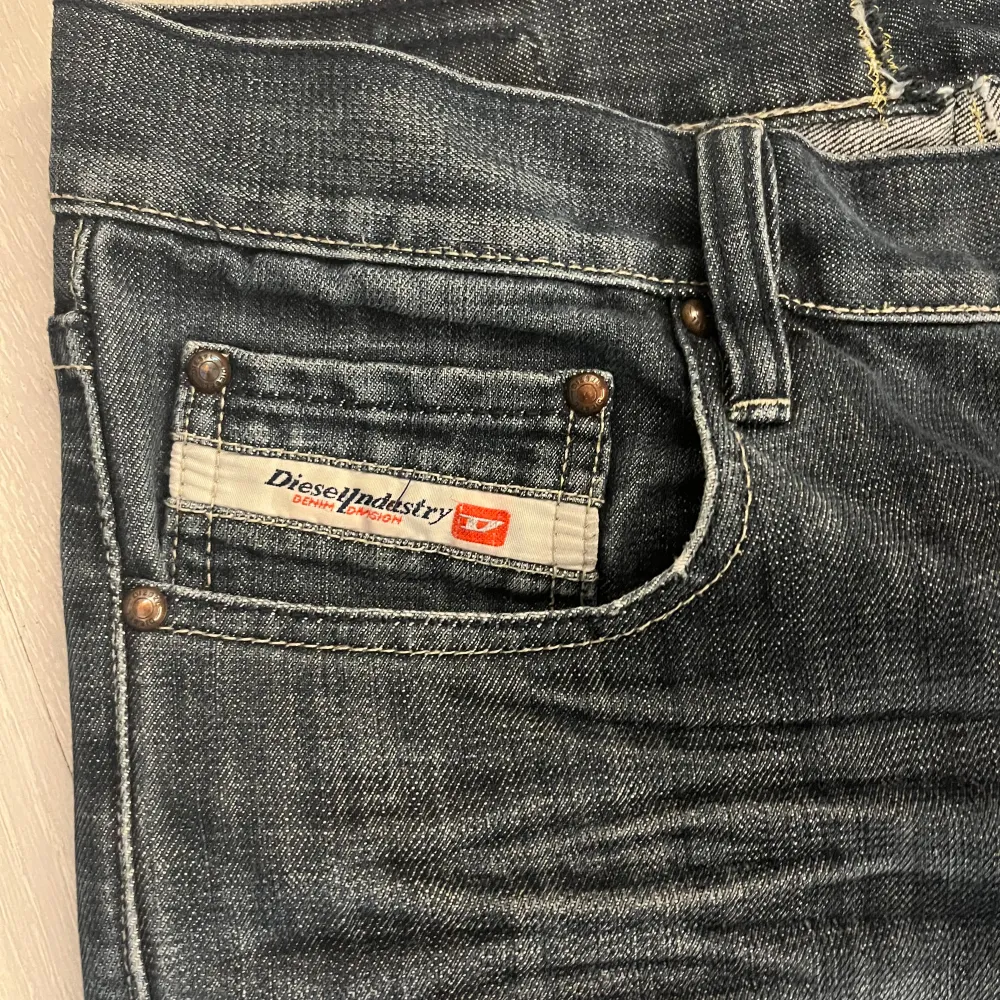 Diesel jeans i storlek 34, bra skick . Jeans & Byxor.