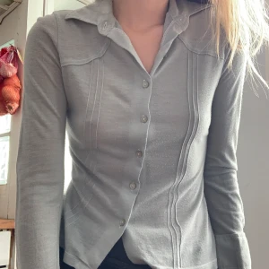 Grå skjorta - Vintage skjorta, storlek S - 75 kr💘