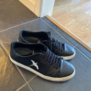 Arigato  - Perfekt skor för sommar väldigt fräscha bra skick 8,5/10