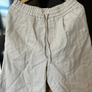 Linne shorts - Från zara i storlek Medium. Inte använda.