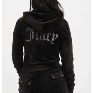 Juicy couture - Säljer båda för 1000. Bra skick men använder inte dom kan prata om priset