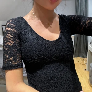 spets body  - såå fin spets body!! skriv privat för bilder på eller funderingar💕pris går o diskutera  