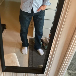 Levi’s 501 - Säljer min Levi’s 501or eftersom dem inte kommer till användning passar mig ganska bra är 180 och väger 70kg skulle rekommendera till någon lite större. Skick 7/10. Hör av er vid minsta fundering😄