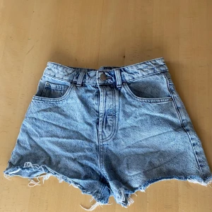 Zara jeansshorts - Fina jeansshorts från zara, säljer eftersom de är för små.