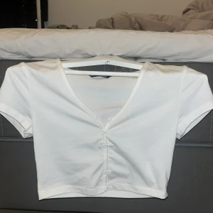 T-shirt  - Oanvänd T-shirt i storlek XS