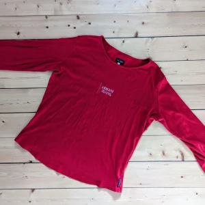 Trekvartströja Armani - Vintage Armani tröja, med trekvartsärm.  Storlek 14 US. I gott skick! B)