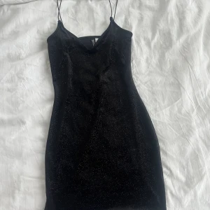 Tight klänning - Säljer då den är för liten! Som ny skick aldrig använd. 