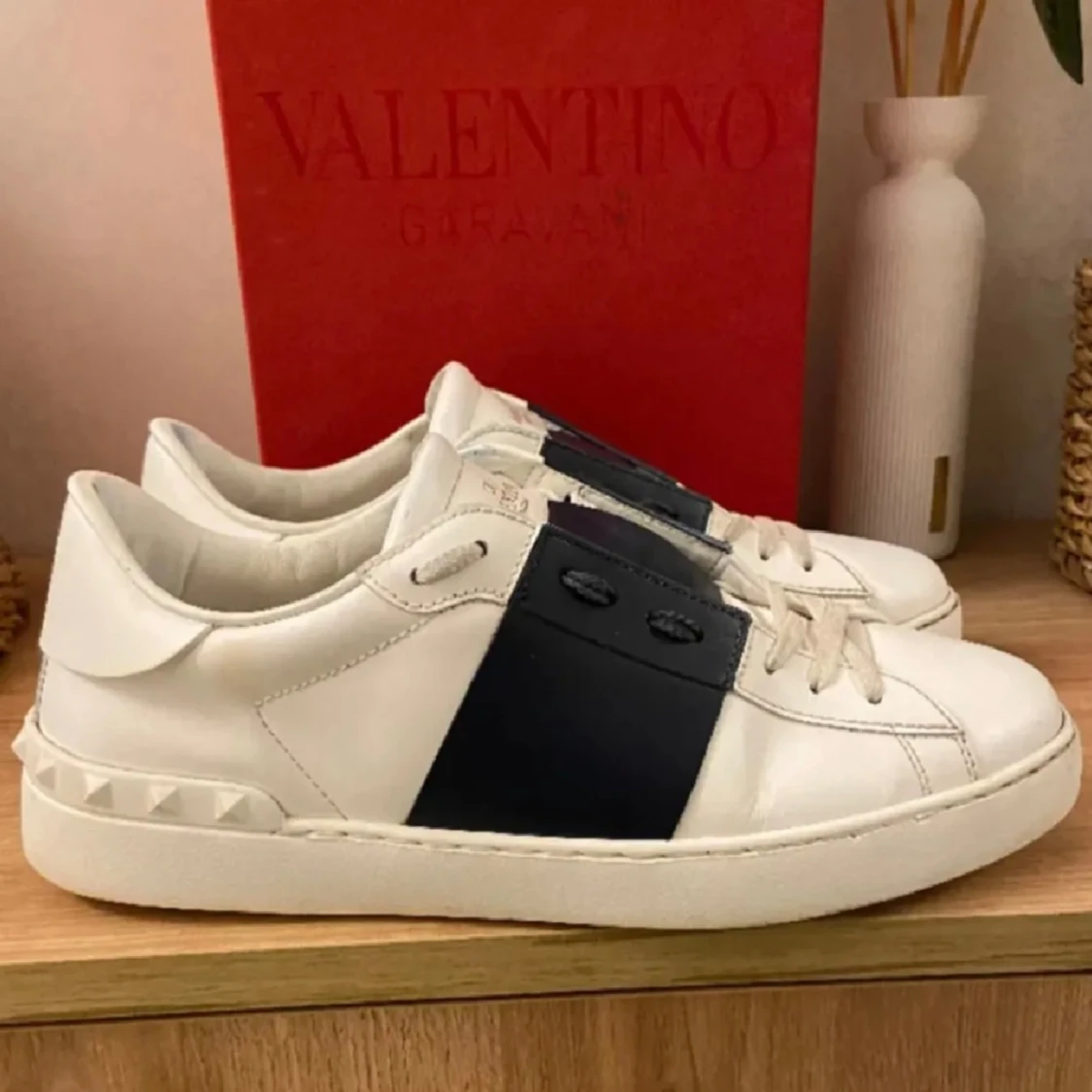 Valentino open