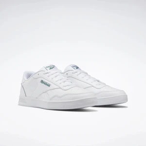 Reebok Court Advance - vita sneakers - Köpta för någon månad sedan för 900 kr, knappt använda då jag köpte för liten storlek. Köpte i panik innan studenten!! Lite tecken på användning då jag använde de två gånger annars nästan i perfekt skick.
