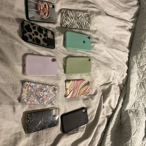 Skal till iPhone XR - Säljer dessa skal till iPhone XR för att jag har köpt ny telefon och vill bli av med dem. Några är lite trasiga. Men skriv om ni vill ha fler bilder. Skriv till mig om ni vill veta pris.
