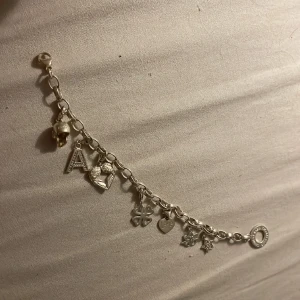 Tomas sabo armband  - Säljer detta jätte fina Tomas sabo armbandet som är i toppen skick🥰