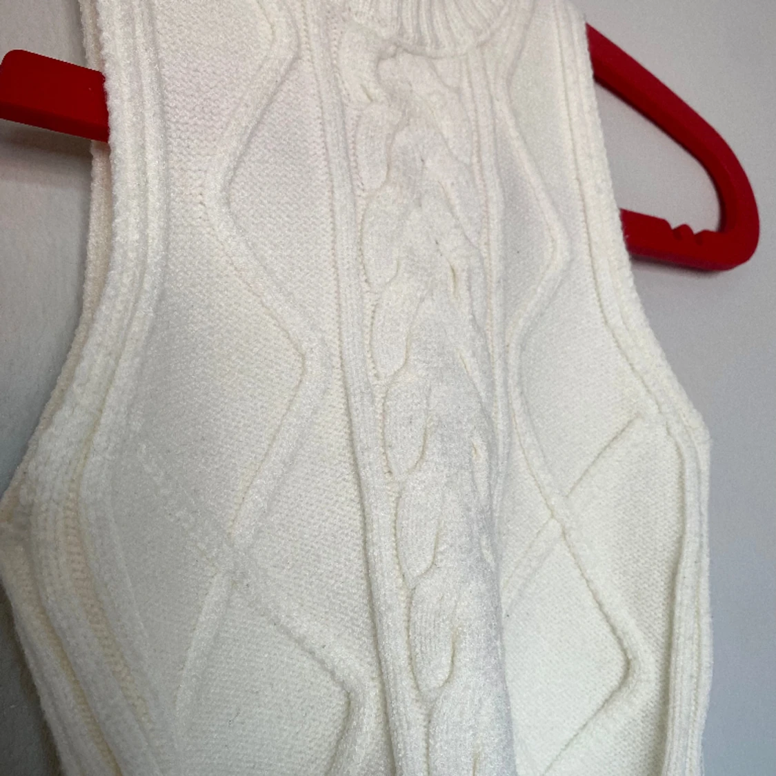 Vitt ribbstickat linne - 90