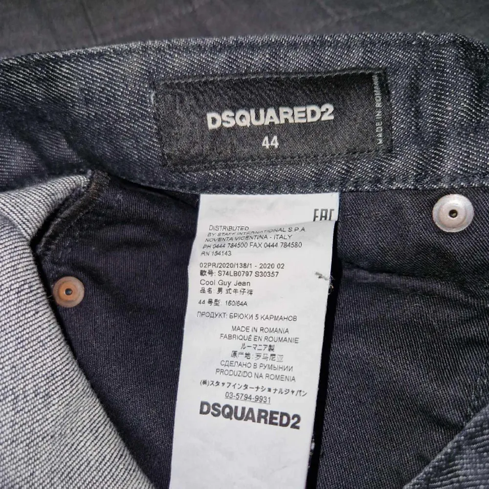 DSQUARED2 (Äkta kvitto finnns) Använda fåtal gånger. Nyskick!. Jeans & Byxor.