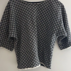 Tröja - Mönstrad tröja med trekvartsärmar 