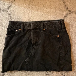 Jeans kjol - Svart jeans kjol, oanvänd!