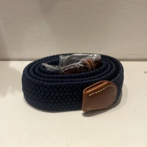 Vävt bälte  - Ett helt nytt grisch-bälte! Säljer på grund av felköp! Nypris 119kr, men jag säljer för 69kr! Skriv vid frågor eller efterfrågan av fler bilder!