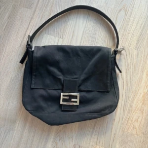 Fendi mama baguette - Köpt på The Vintage Bar  