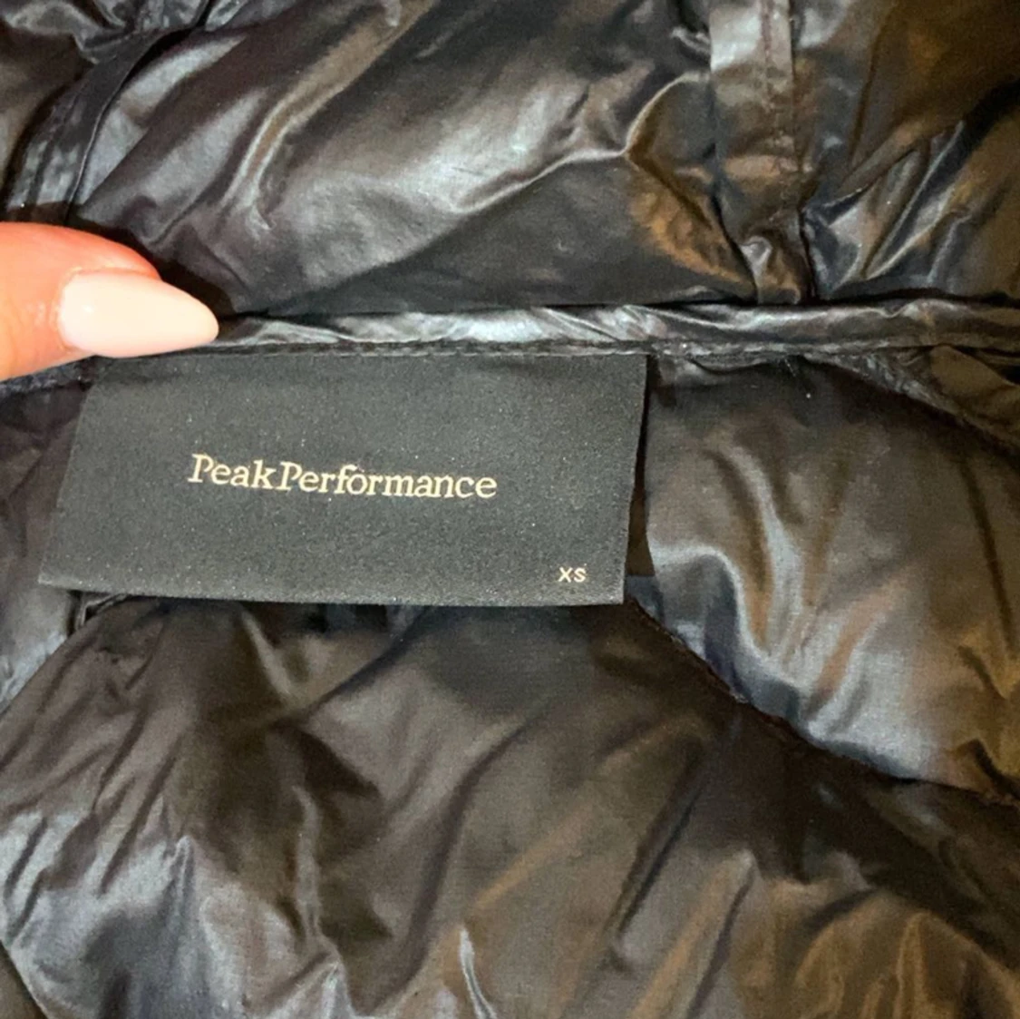 svart peakperformance jacka - 90